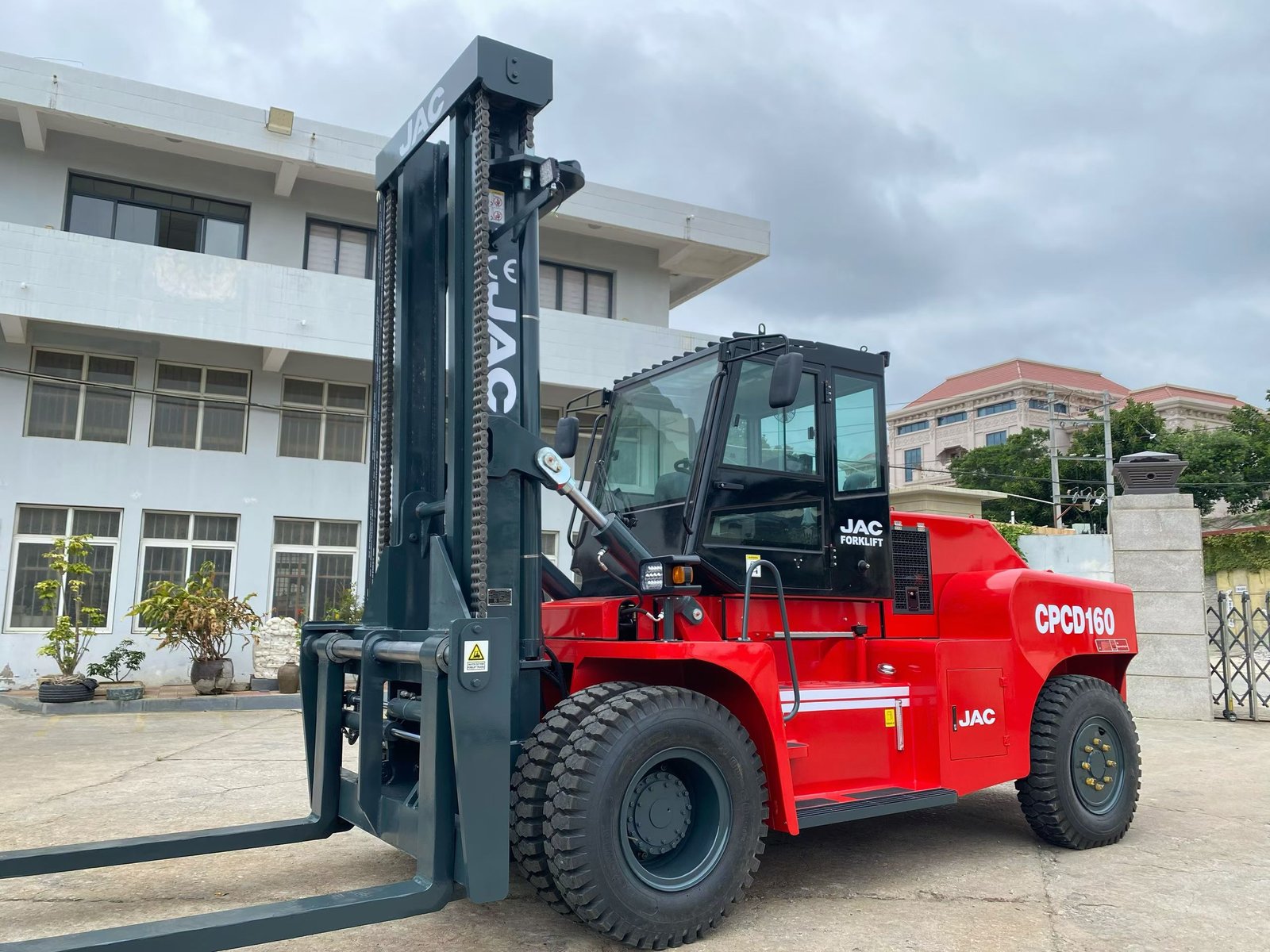 15-50 Ton Heavy Duty Diesel Forklift, High Capacity Fork Lift Truck for Port - Image 9