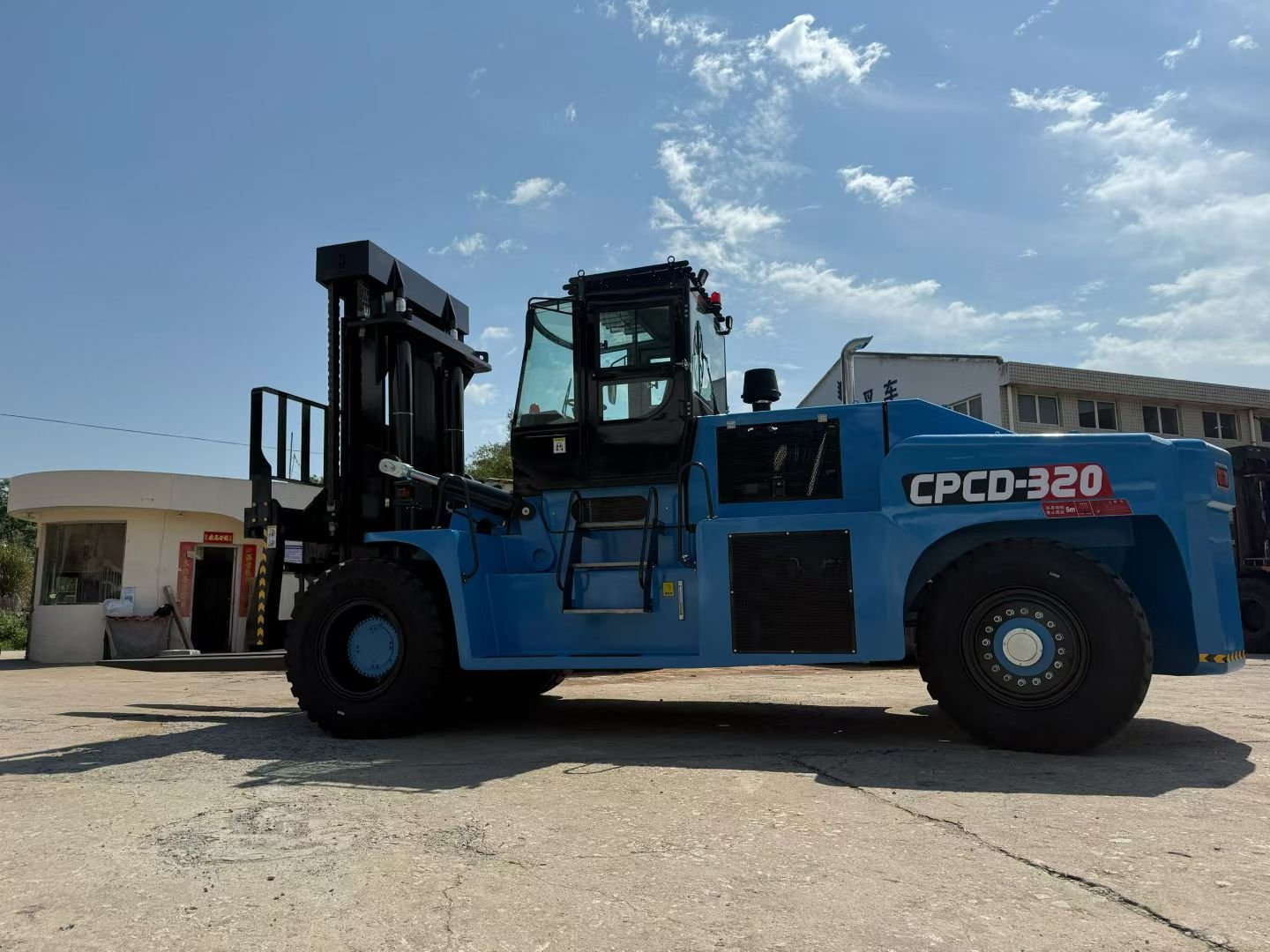 15-50 Ton Heavy Duty Diesel Forklift, High Capacity Fork Lift Truck for Port - Image 4